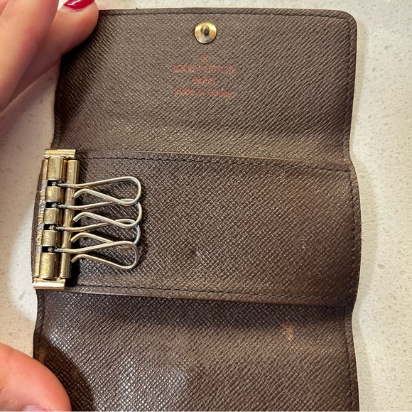 LOUIS VUITTON KEY HOLDER - Picture 5 of 9
